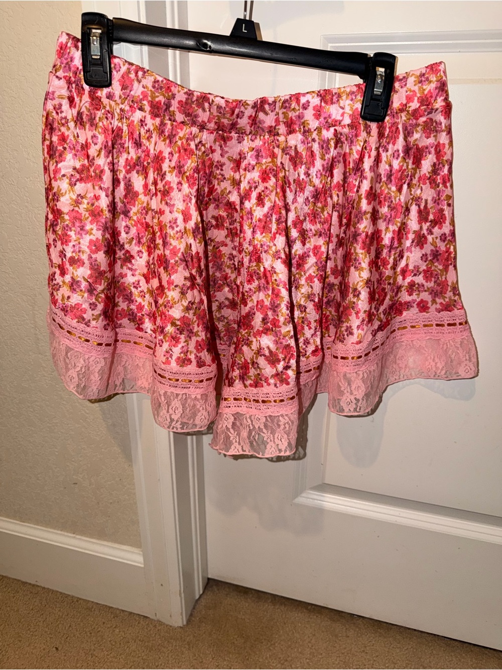 Free People Pink Floral Lace-Trim shorts